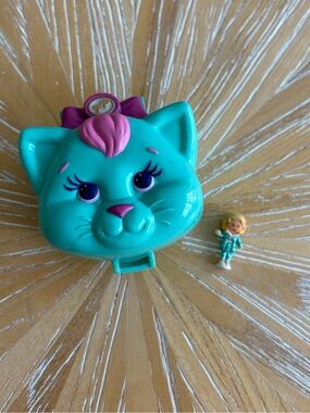 1993 Cuddly Kitty Polly Pocket Bluebird